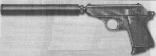 Пистолет Walther PPK, кроме калибра 7,65 мм, выпускался и других калибров — 5,6 мм; 6,35 мм и 9 мм К иг/. На рисунке показан 5,6-мм пистолет (под патрон .22LR) с глушителем, который применялся в спецслужбах Германии в предвоенный период и в ходе Второй ми